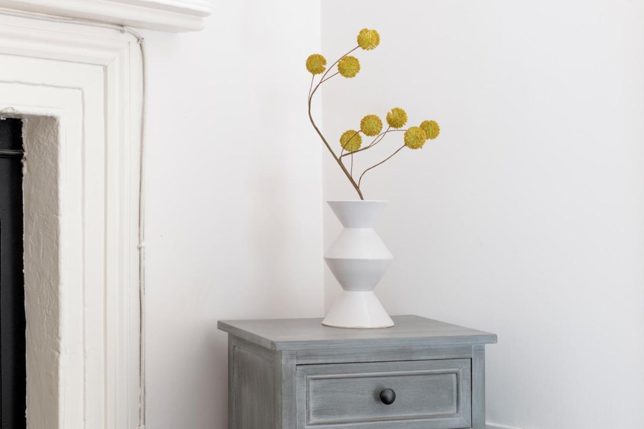 Ainslie'S Apartment Belvedere Bath Bagian luar foto
