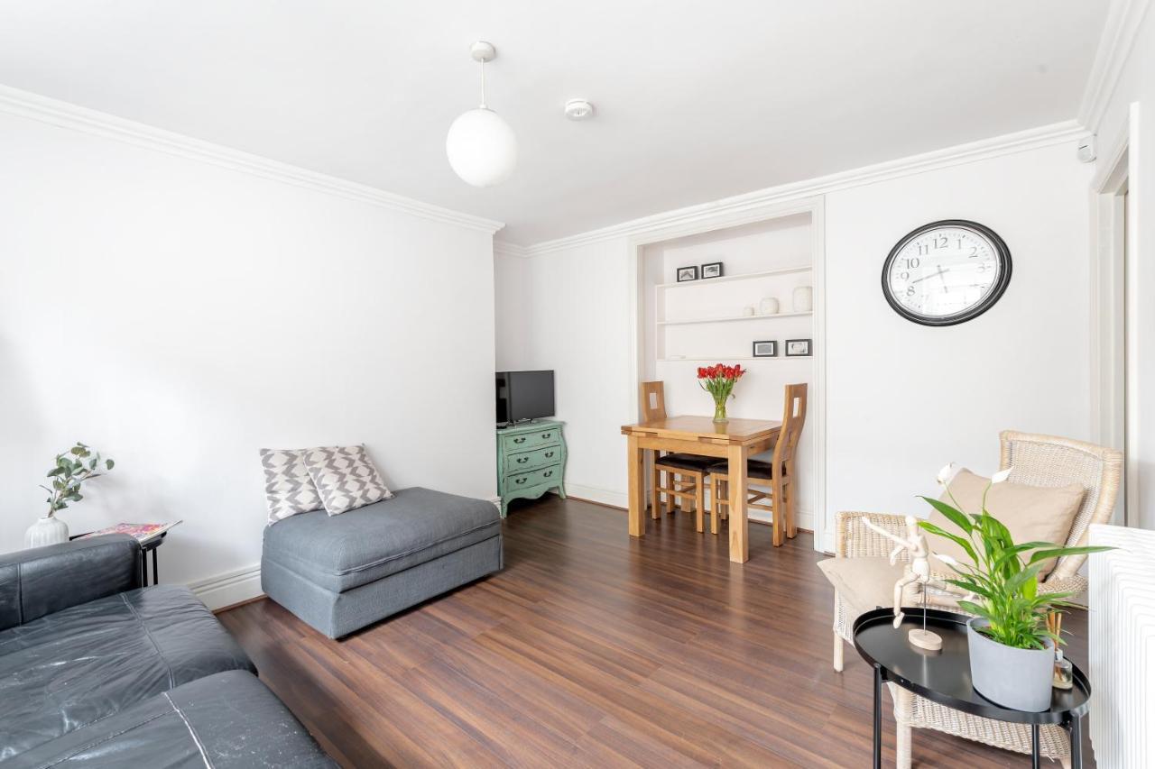 Ainslie'S Apartment Belvedere Bath Bagian luar foto