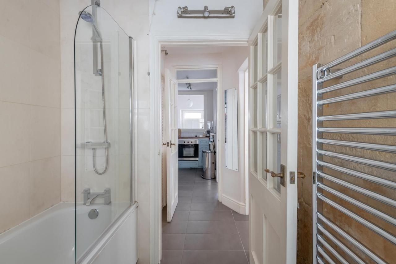 Ainslie'S Apartment Belvedere Bath Bagian luar foto