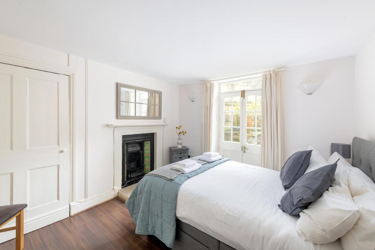 Ainslie'S Apartment Belvedere Bath Bagian luar foto