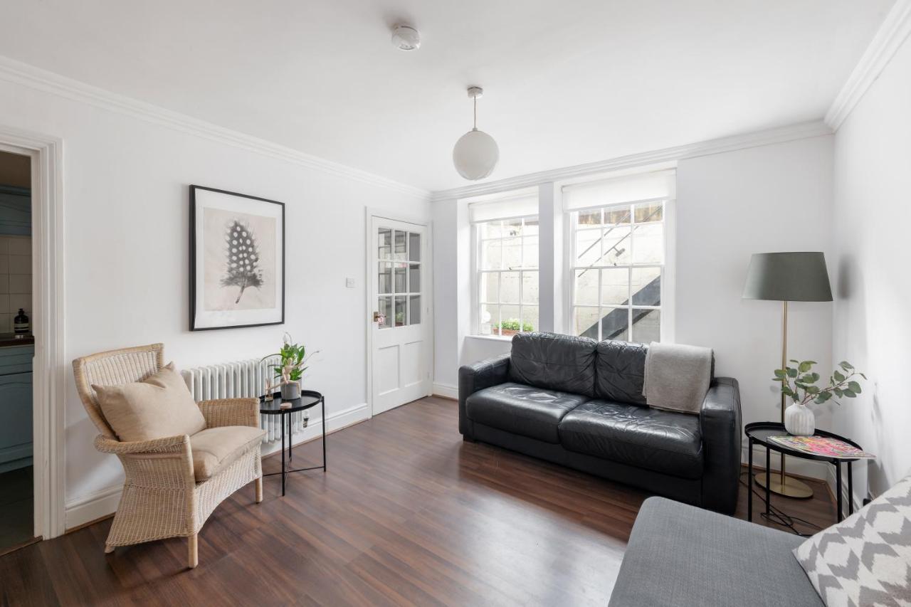 Ainslie'S Apartment Belvedere Bath Bagian luar foto