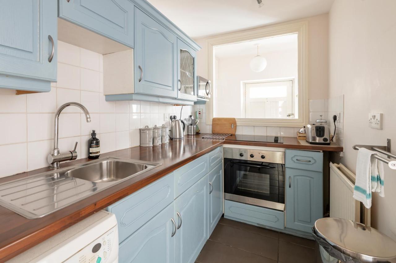 Ainslie'S Apartment Belvedere Bath Bagian luar foto