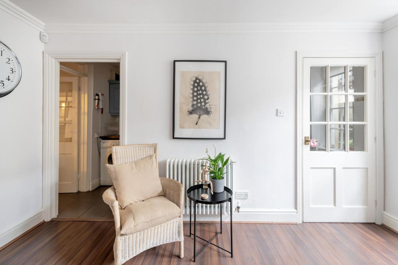 Ainslie'S Apartment Belvedere Bath Bagian luar foto